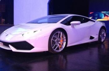 Rombongan Lamborghini Ambyar di Tol, Netizen Malah Nyinyir: Orang Kaya Lagi Merayakan Kemerdekaan!
