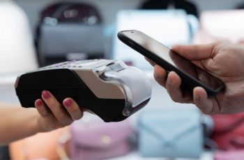 Bank Digital atau Konvensional: Mana yang Lebih Cocok Buat Dompet Anak Muda?