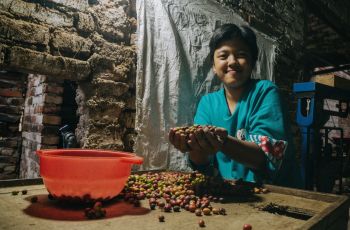Mengenal Maya, Remaja Difabel Temanggung yang Temukan Asa Lewat Kopi Robusta